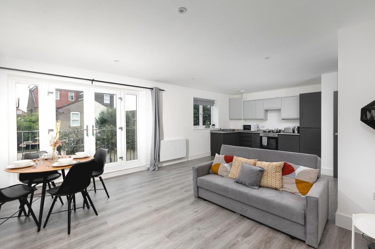 Skyvillion - London Enfield Chase Apartments With Parking & Wifi Bagian luar foto