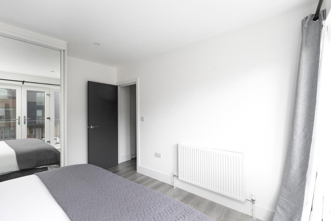 Skyvillion - London Enfield Chase Apartments With Parking & Wifi Bagian luar foto