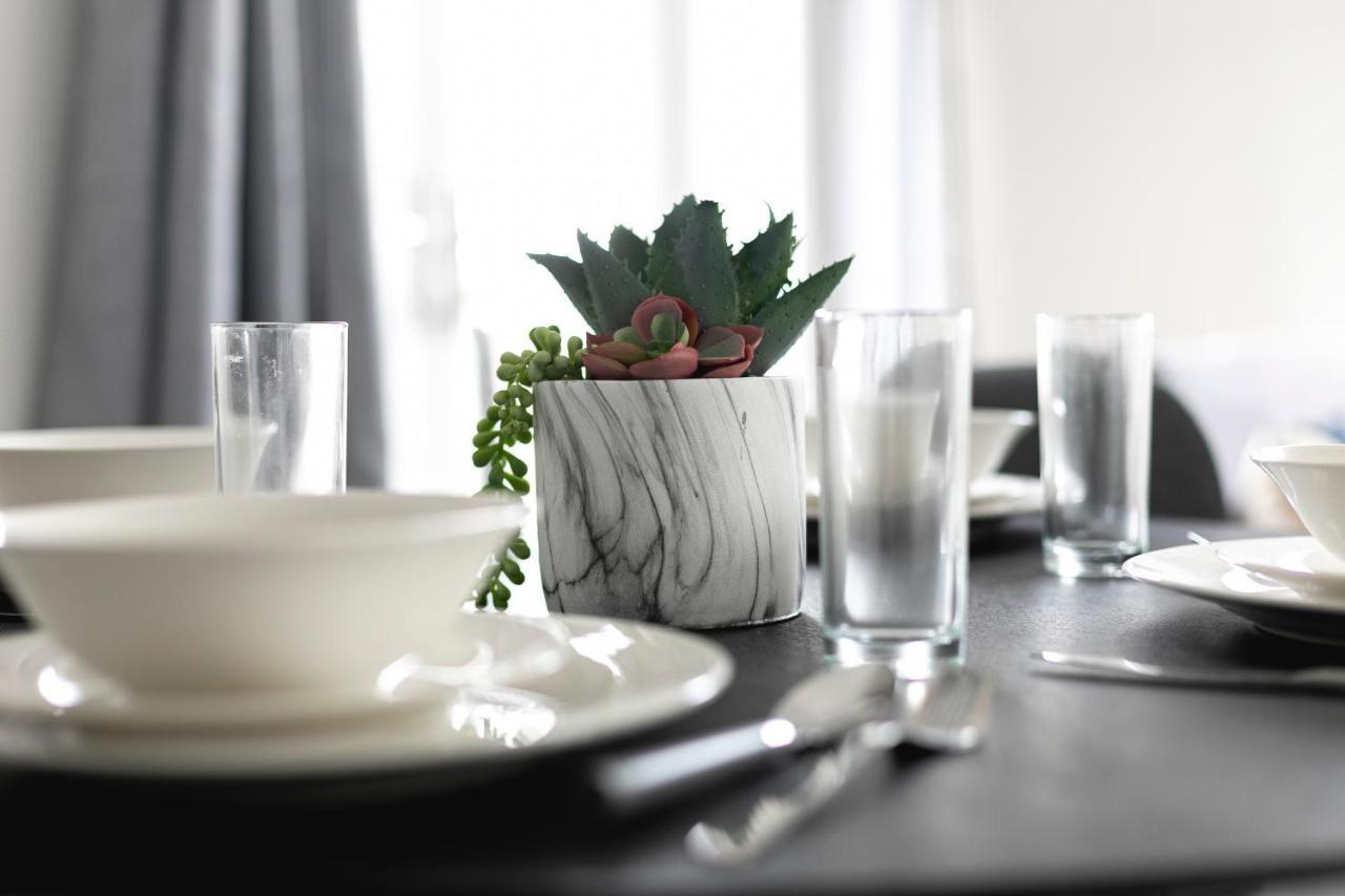 Skyvillion - London Enfield Chase Apartments With Parking & Wifi Bagian luar foto