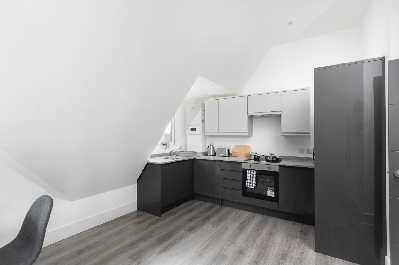 Skyvillion - London Enfield Chase Apartments With Parking & Wifi Bagian luar foto