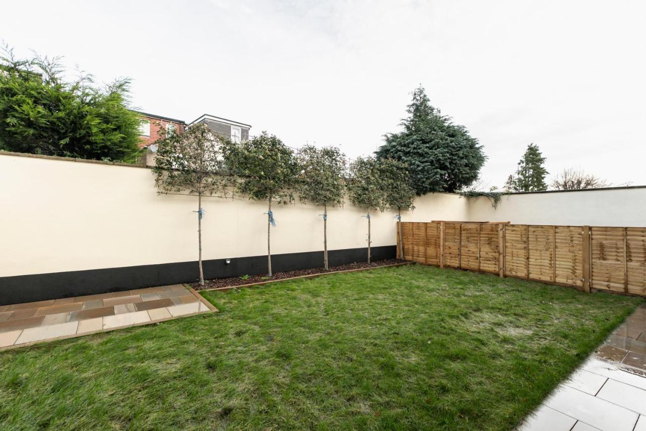 Skyvillion - London Enfield Chase Apartments With Parking & Wifi Bagian luar foto