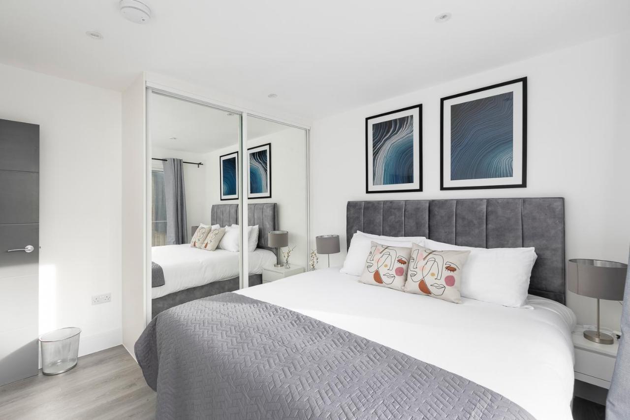 Skyvillion - London Enfield Chase Apartments With Parking & Wifi Bagian luar foto