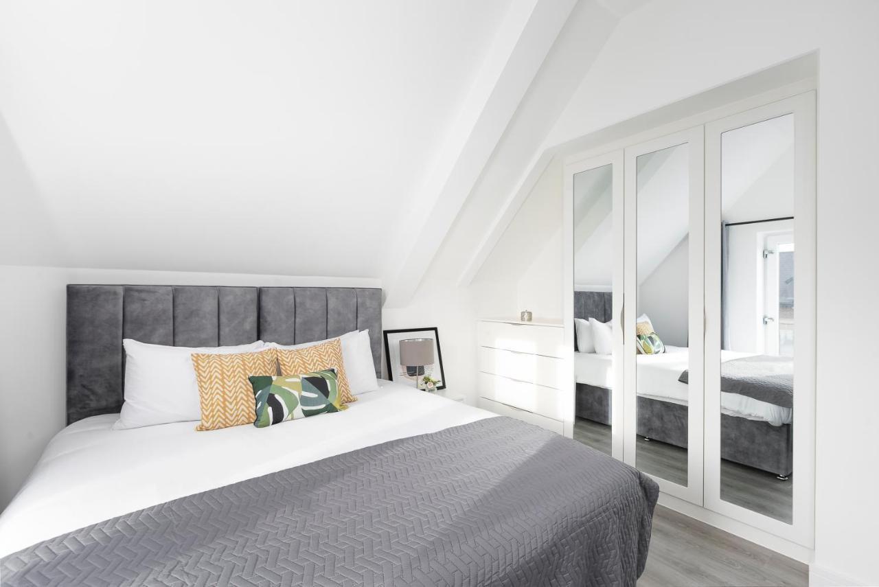 Skyvillion - London Enfield Chase Apartments With Parking & Wifi Bagian luar foto