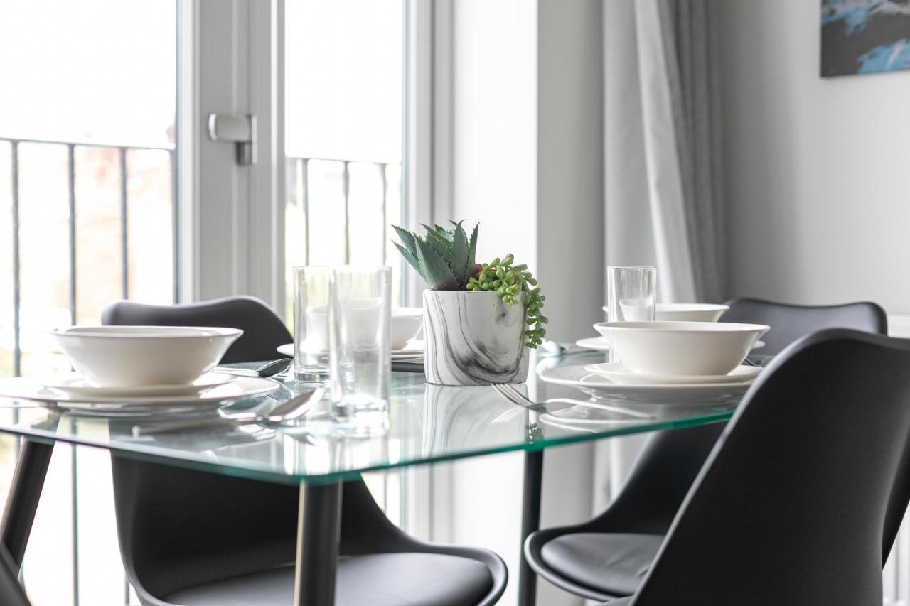 Skyvillion - London Enfield Chase Apartments With Parking & Wifi Bagian luar foto