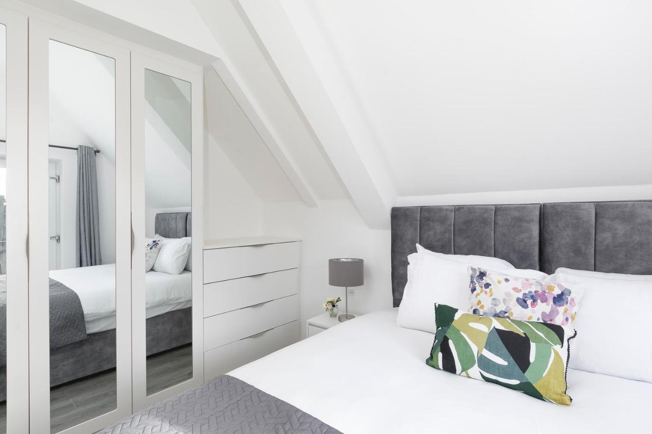 Skyvillion - London Enfield Chase Apartments With Parking & Wifi Bagian luar foto