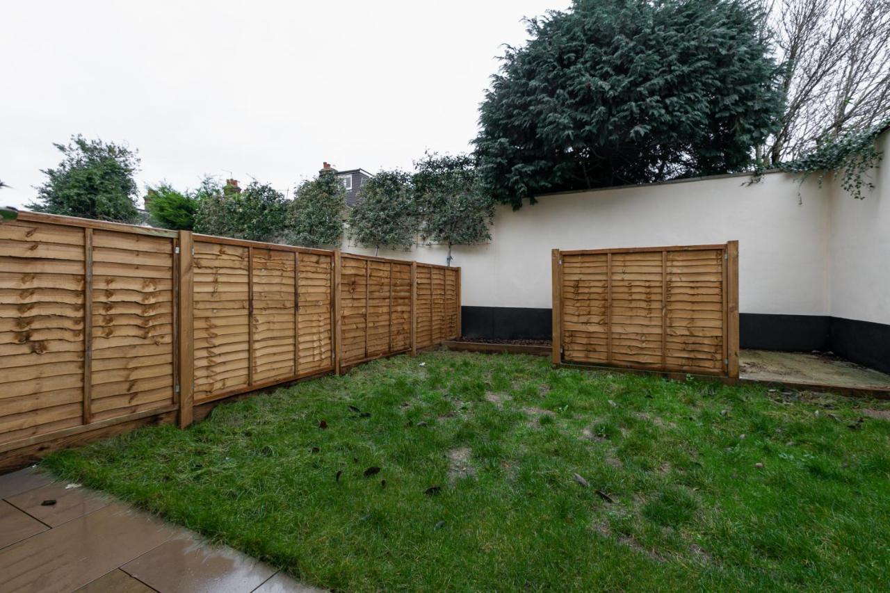 Skyvillion - London Enfield Chase Apartments With Parking & Wifi Bagian luar foto