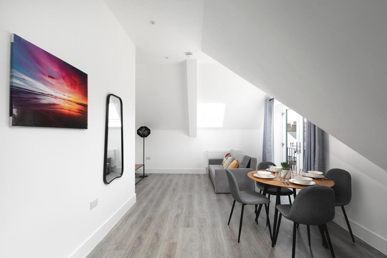 Skyvillion - London Enfield Chase Apartments With Parking & Wifi Bagian luar foto