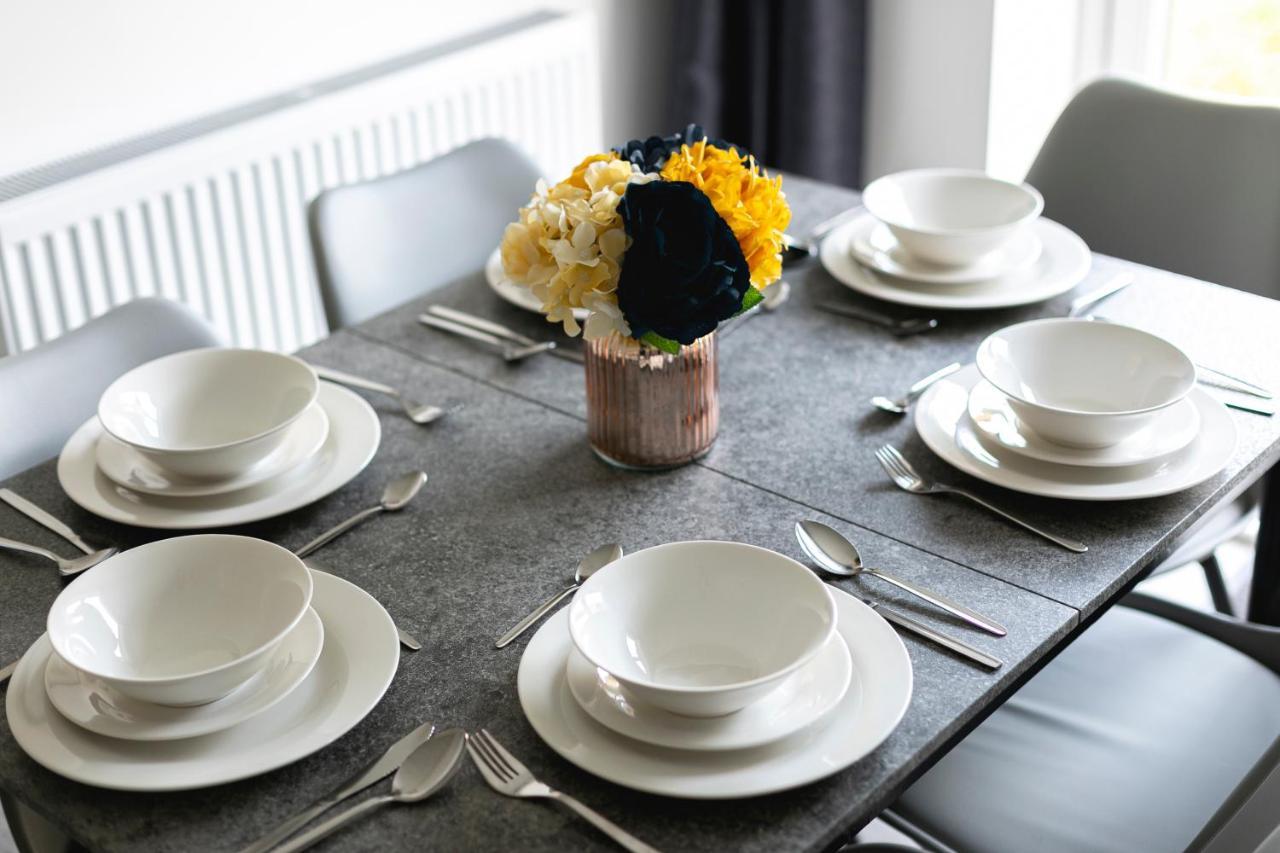 Skyvillion - London Enfield Chase Apartments With Parking & Wifi Bagian luar foto