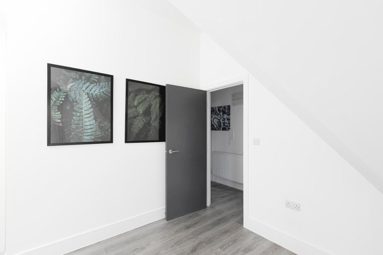 Skyvillion - London Enfield Chase Apartments With Parking & Wifi Bagian luar foto