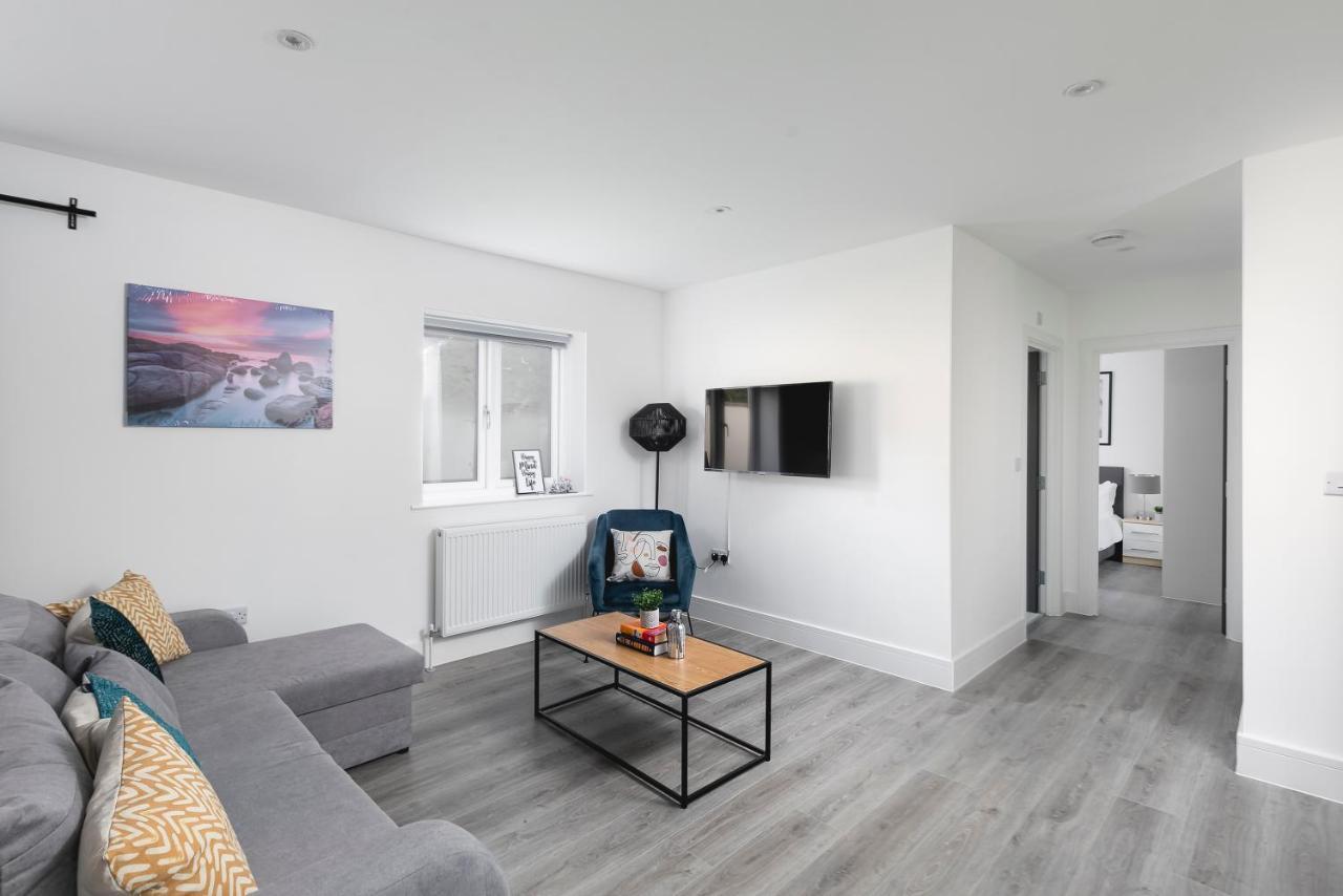 Skyvillion - London Enfield Chase Apartments With Parking & Wifi Bagian luar foto