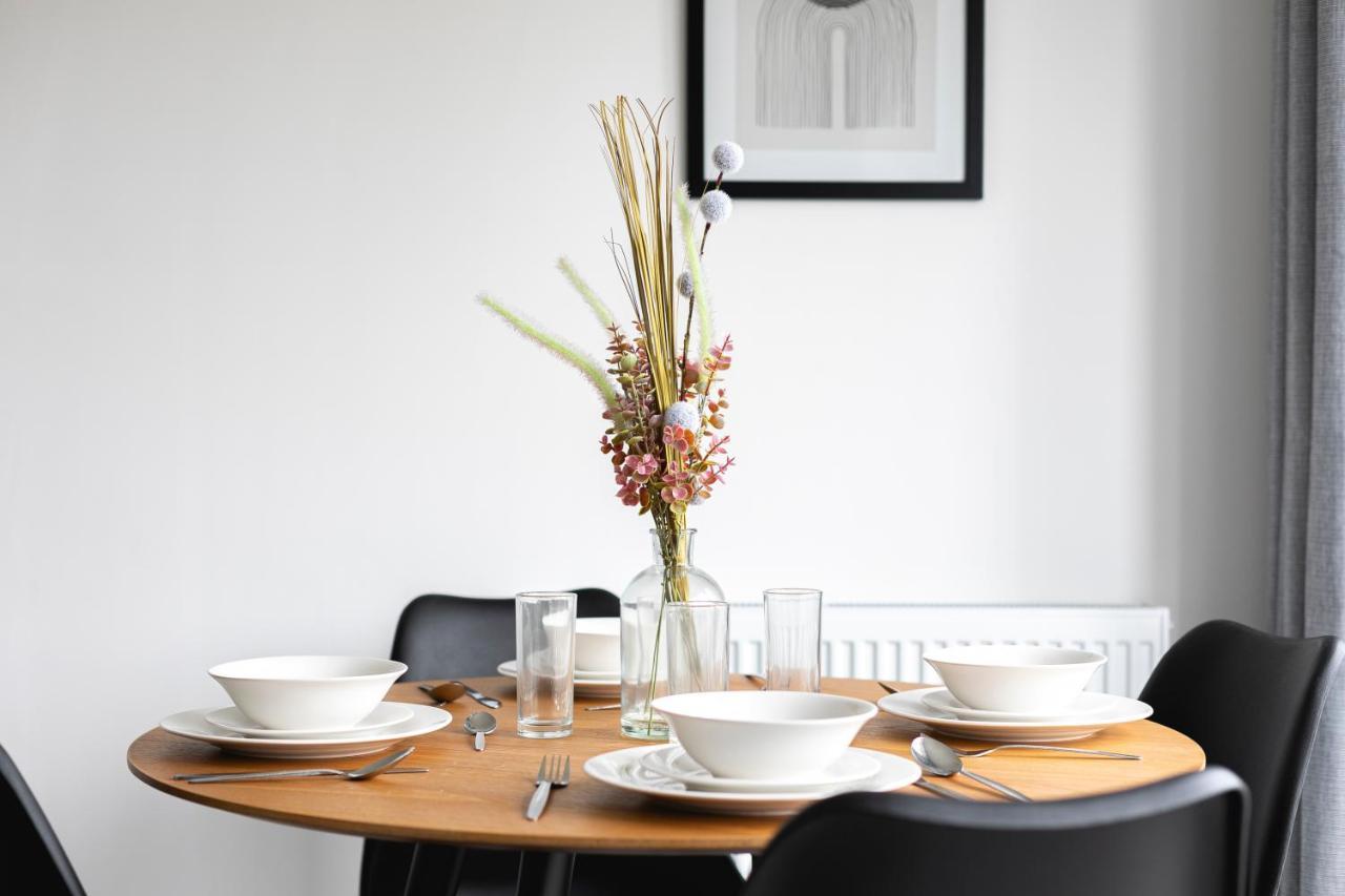 Skyvillion - London Enfield Chase Apartments With Parking & Wifi Bagian luar foto