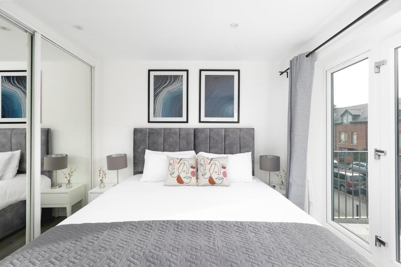 Skyvillion - London Enfield Chase Apartments With Parking & Wifi Bagian luar foto