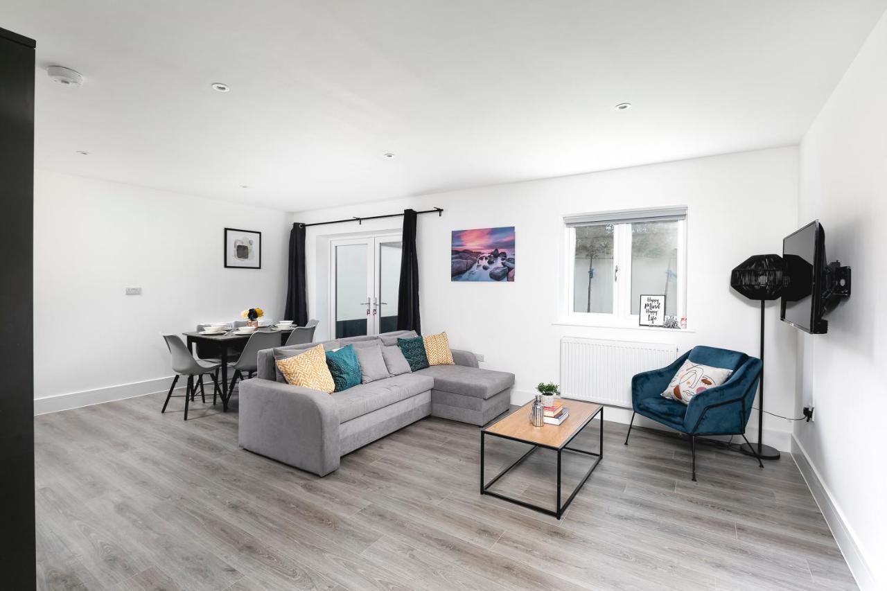 Skyvillion - London Enfield Chase Apartments With Parking & Wifi Bagian luar foto