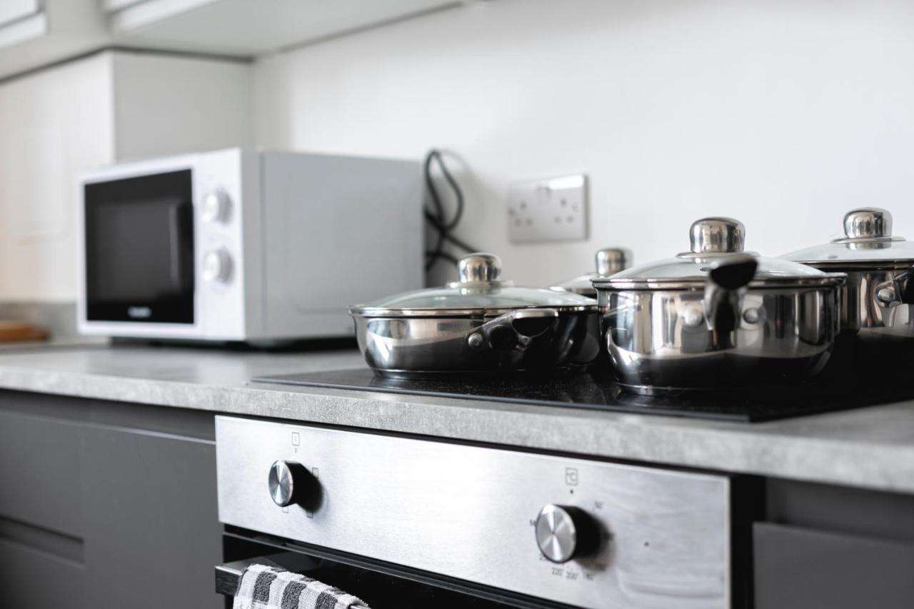 Skyvillion - London Enfield Chase Apartments With Parking & Wifi Bagian luar foto