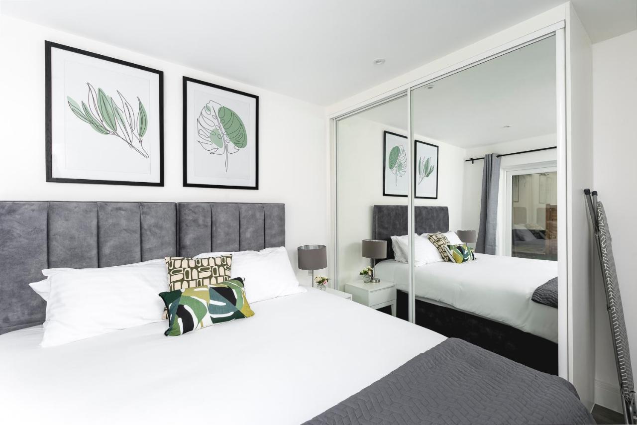 Skyvillion - London Enfield Chase Apartments With Parking & Wifi Bagian luar foto