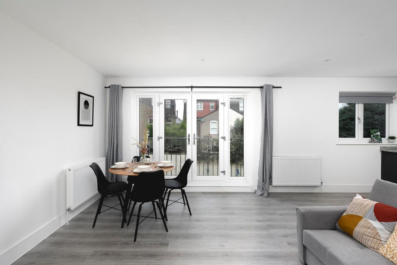 Skyvillion - London Enfield Chase Apartments With Parking & Wifi Bagian luar foto
