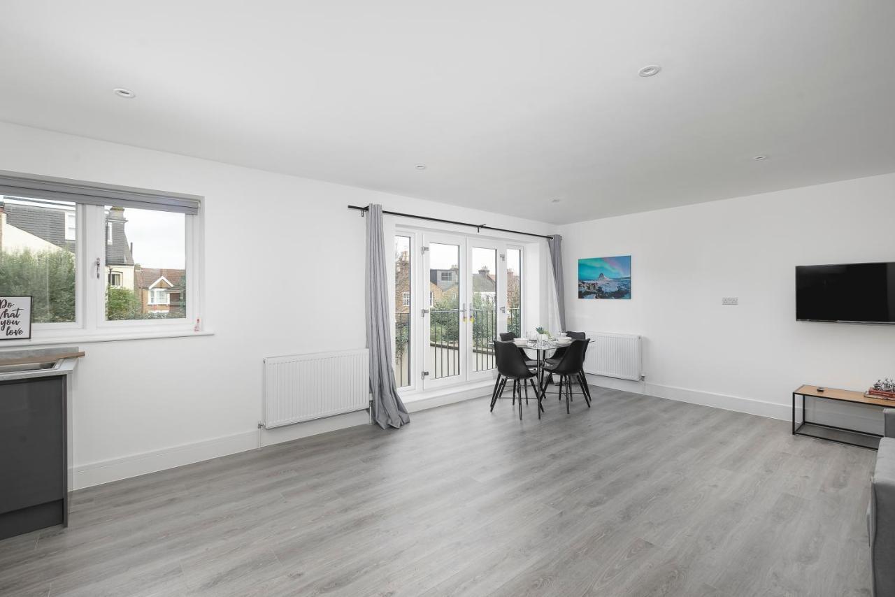 Skyvillion - London Enfield Chase Apartments With Parking & Wifi Bagian luar foto