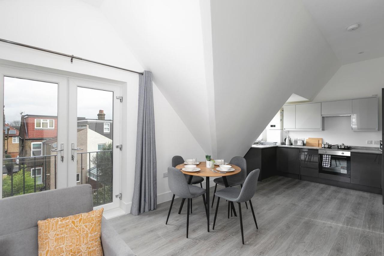Skyvillion - London Enfield Chase Apartments With Parking & Wifi Bagian luar foto