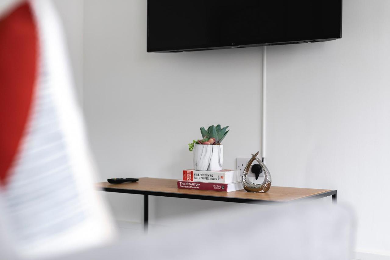 Skyvillion - London Enfield Chase Apartments With Parking & Wifi Bagian luar foto