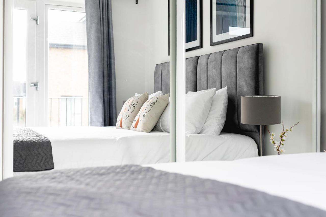 Skyvillion - London Enfield Chase Apartments With Parking & Wifi Bagian luar foto