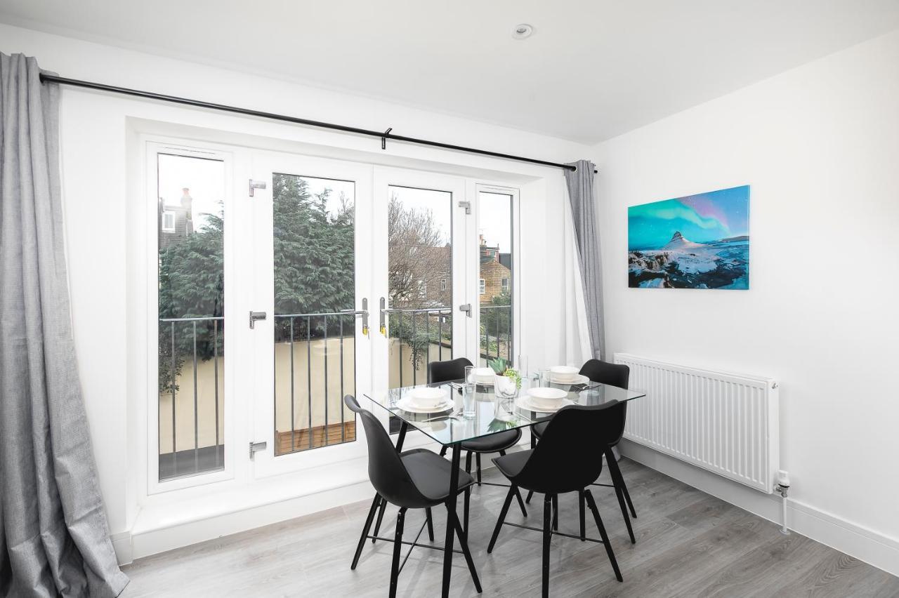 Skyvillion - London Enfield Chase Apartments With Parking & Wifi Bagian luar foto