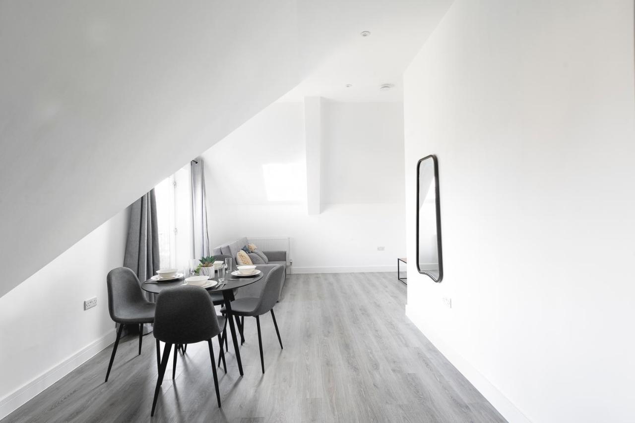 Skyvillion - London Enfield Chase Apartments With Parking & Wifi Bagian luar foto