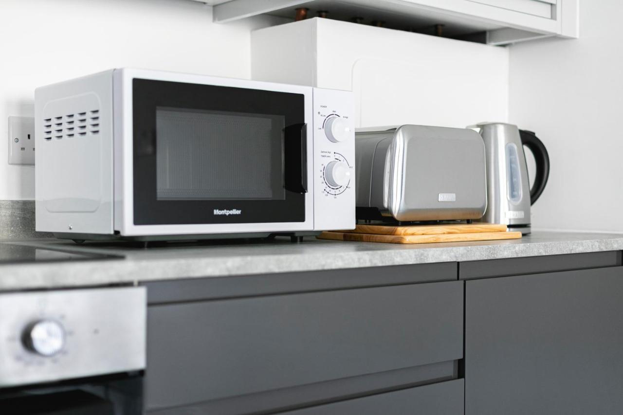 Skyvillion - London Enfield Chase Apartments With Parking & Wifi Bagian luar foto