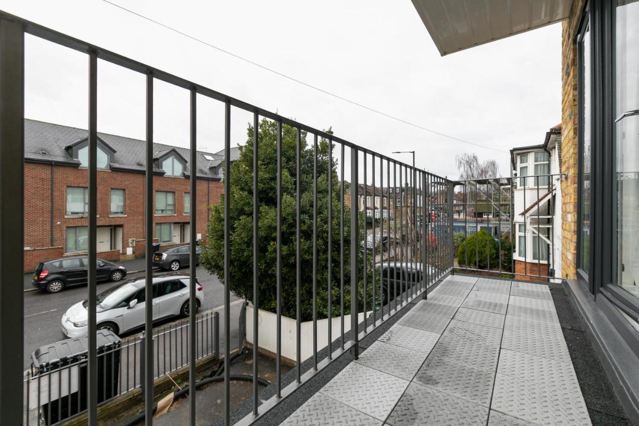 Skyvillion - London Enfield Chase Apartments With Parking & Wifi Bagian luar foto