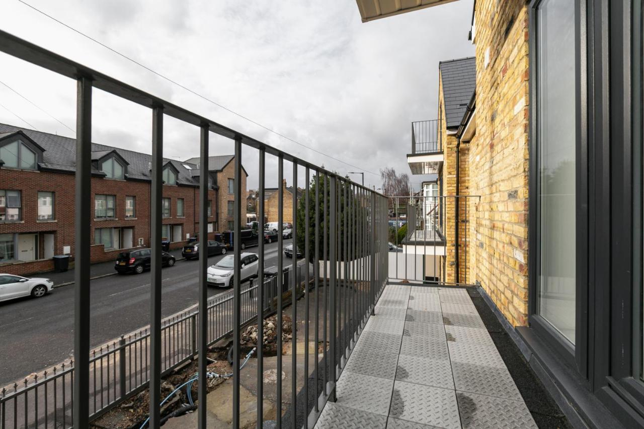 Skyvillion - London Enfield Chase Apartments With Parking & Wifi Bagian luar foto