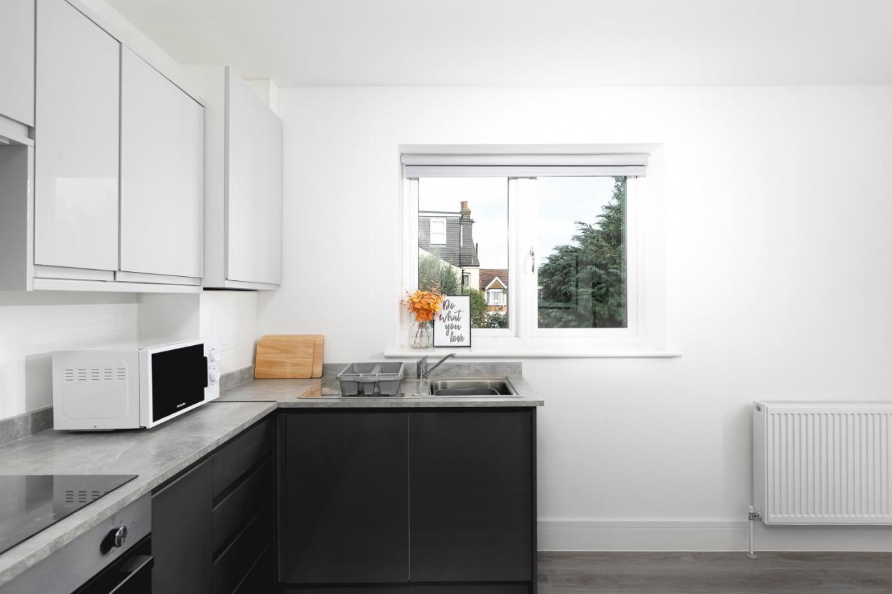 Skyvillion - London Enfield Chase Apartments With Parking & Wifi Bagian luar foto