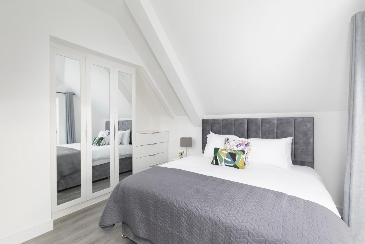 Skyvillion - London Enfield Chase Apartments With Parking & Wifi Bagian luar foto