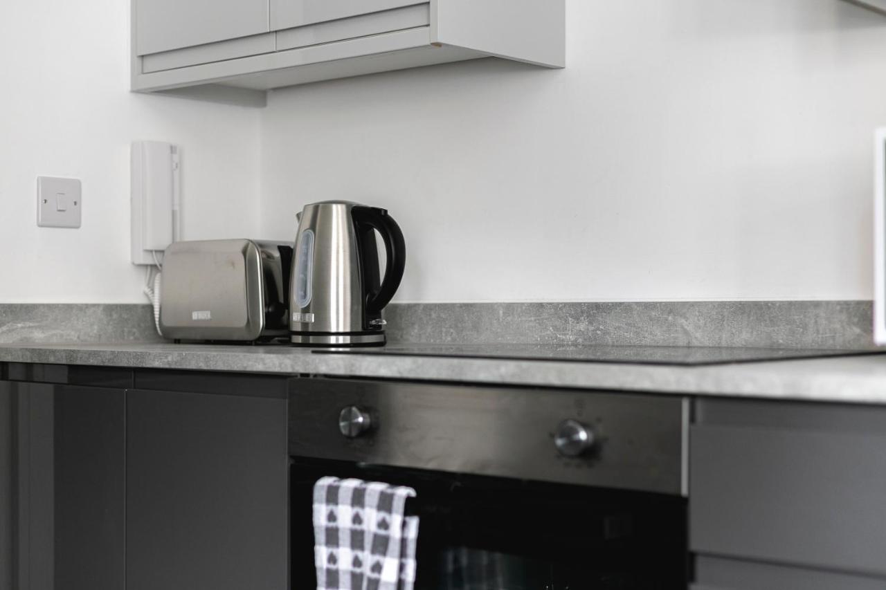 Skyvillion - London Enfield Chase Apartments With Parking & Wifi Bagian luar foto