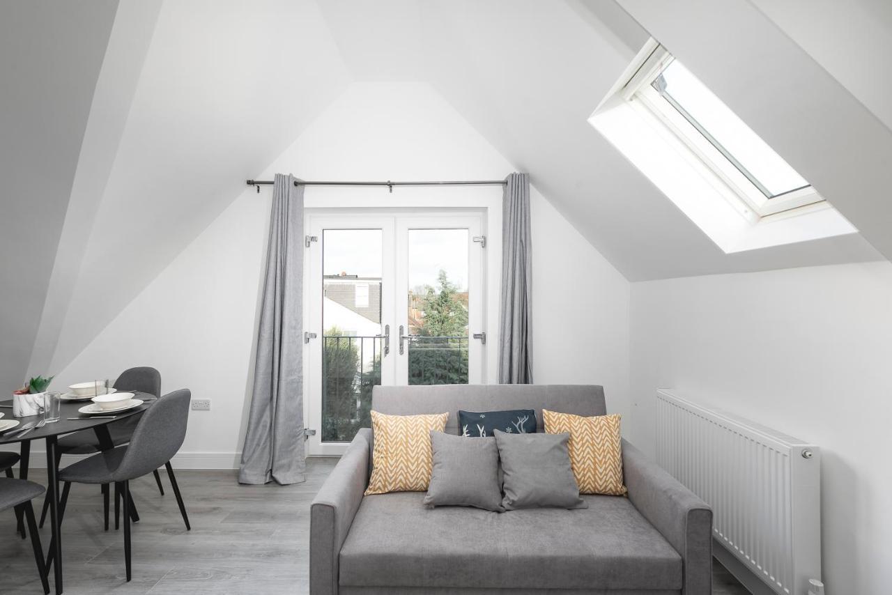Skyvillion - London Enfield Chase Apartments With Parking & Wifi Bagian luar foto