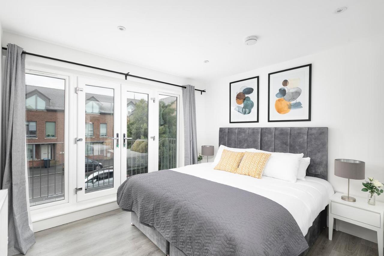 Skyvillion - London Enfield Chase Apartments With Parking & Wifi Bagian luar foto