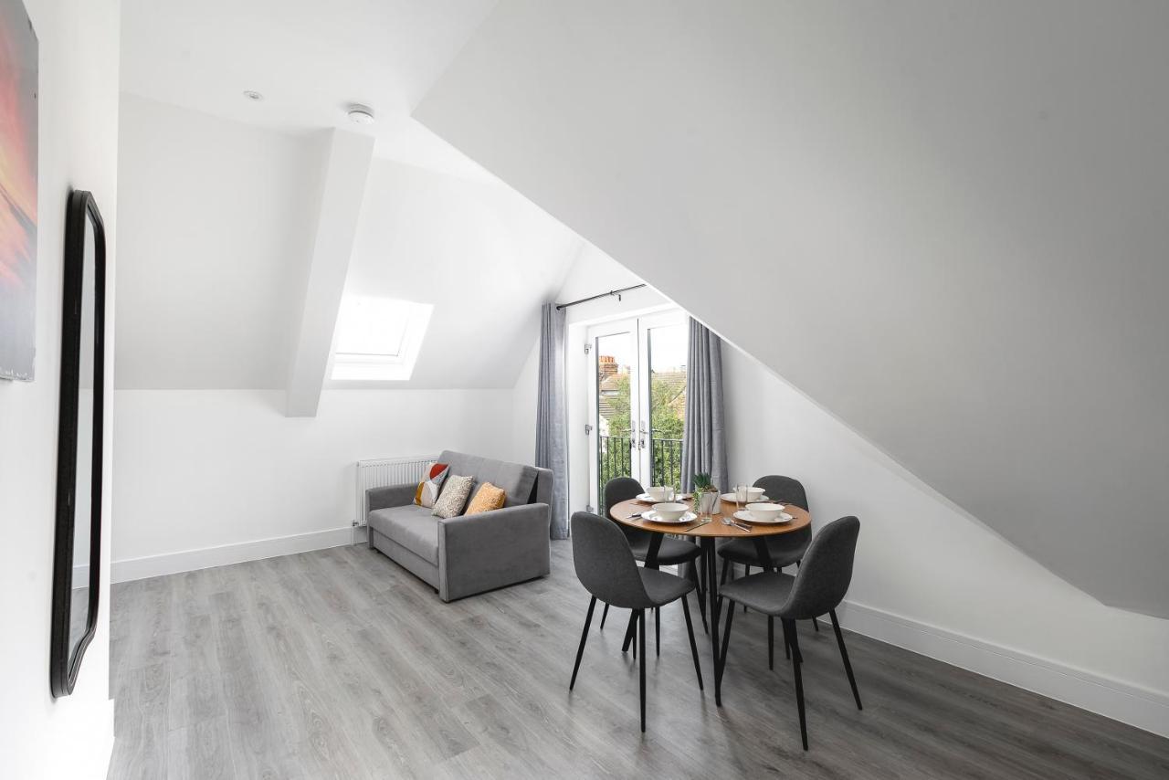 Skyvillion - London Enfield Chase Apartments With Parking & Wifi Bagian luar foto