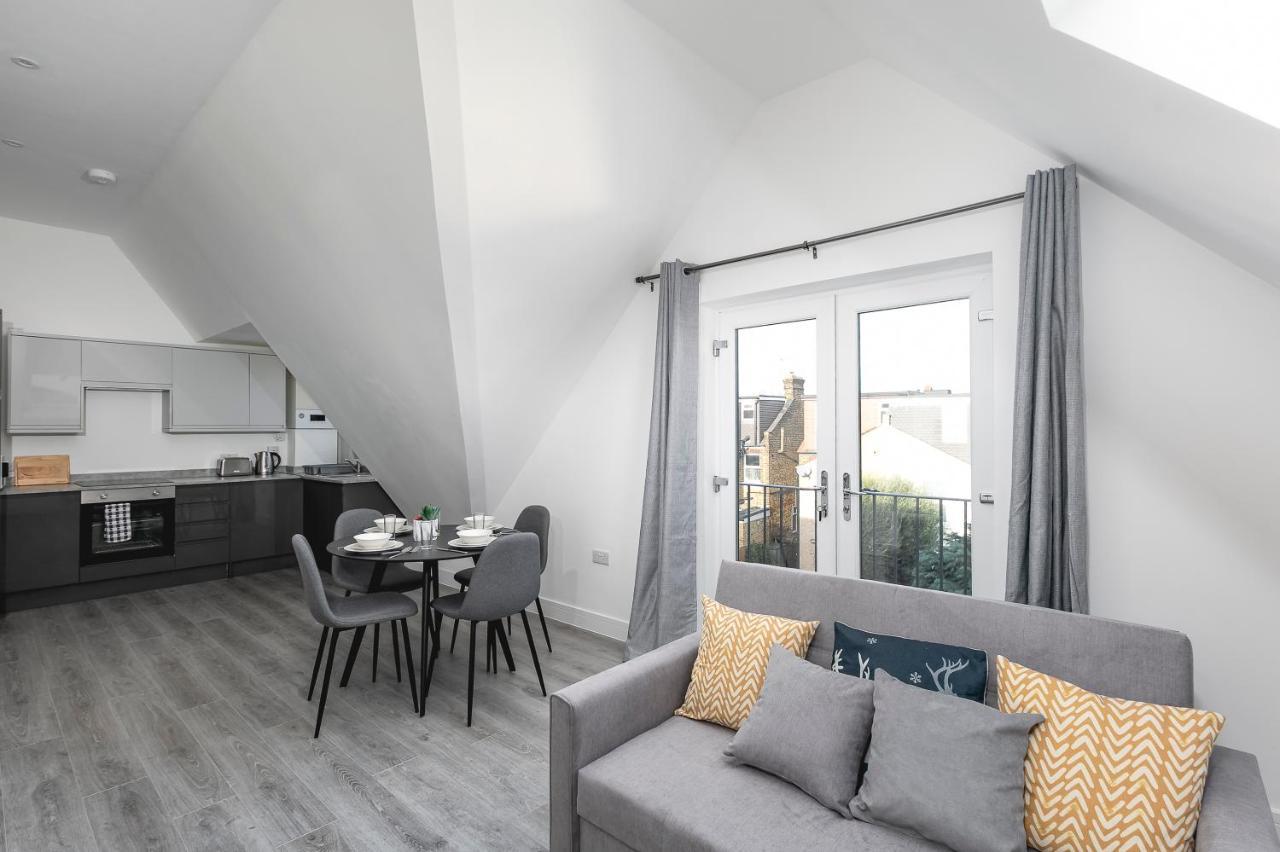 Skyvillion - London Enfield Chase Apartments With Parking & Wifi Bagian luar foto