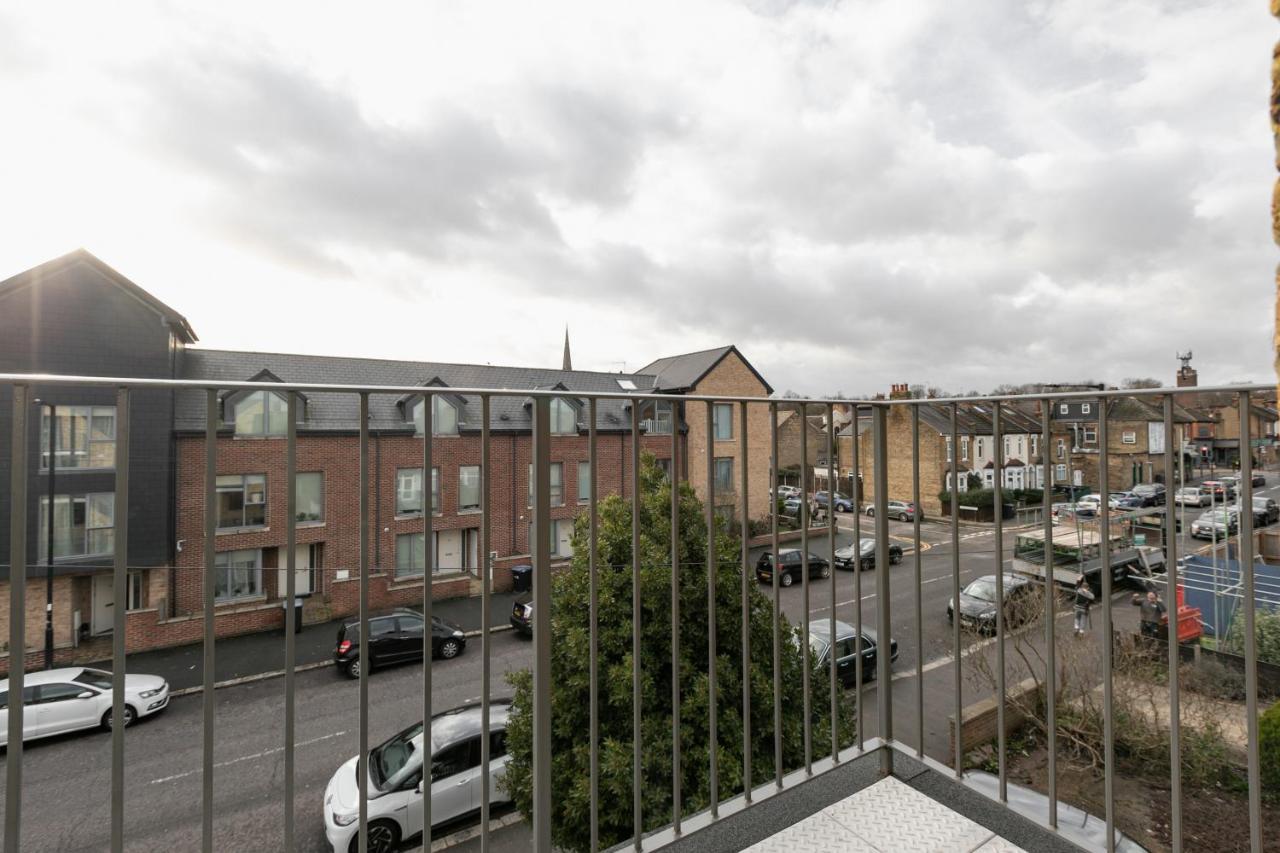 Skyvillion - London Enfield Chase Apartments With Parking & Wifi Bagian luar foto