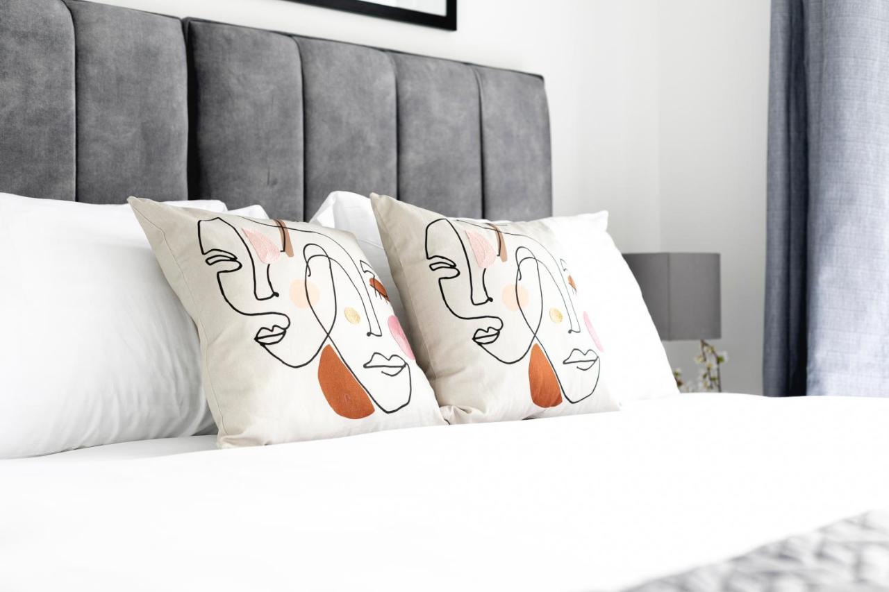 Skyvillion - London Enfield Chase Apartments With Parking & Wifi Bagian luar foto