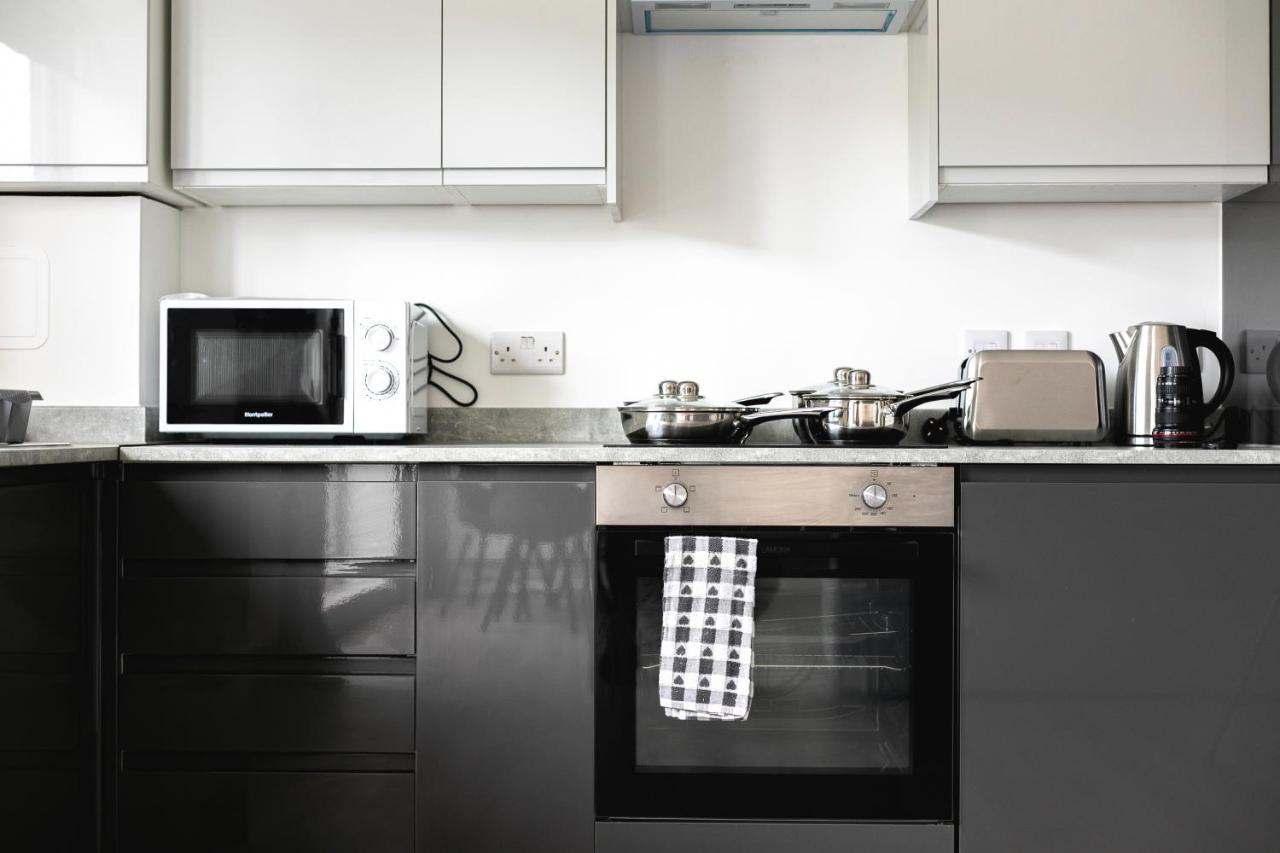 Skyvillion - London Enfield Chase Apartments With Parking & Wifi Bagian luar foto