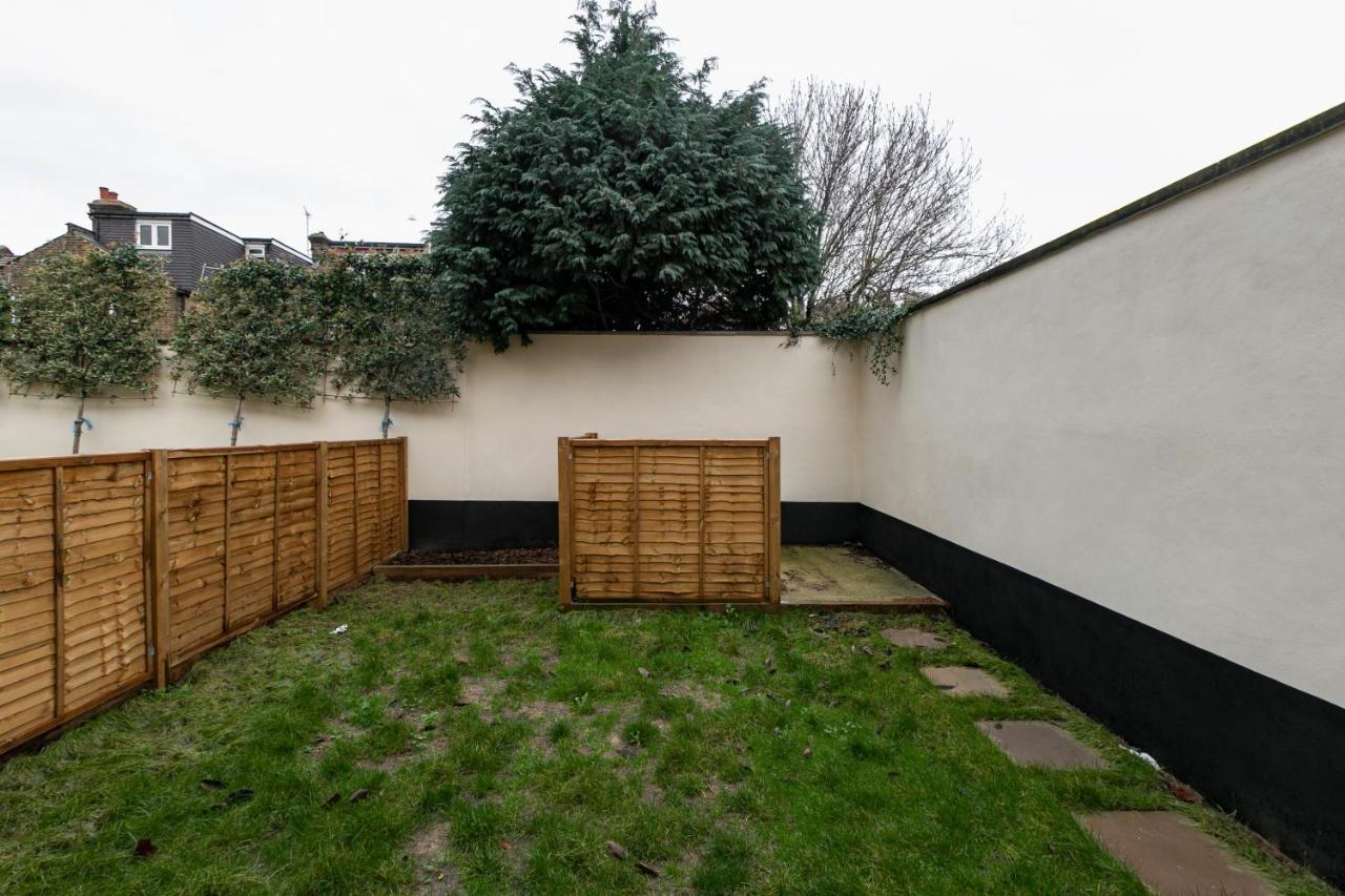 Skyvillion - London Enfield Chase Apartments With Parking & Wifi Bagian luar foto