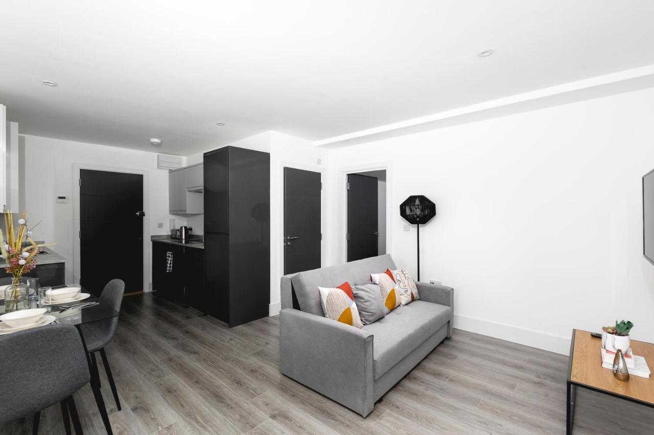 Skyvillion - London Enfield Chase Apartments With Parking & Wifi Bagian luar foto