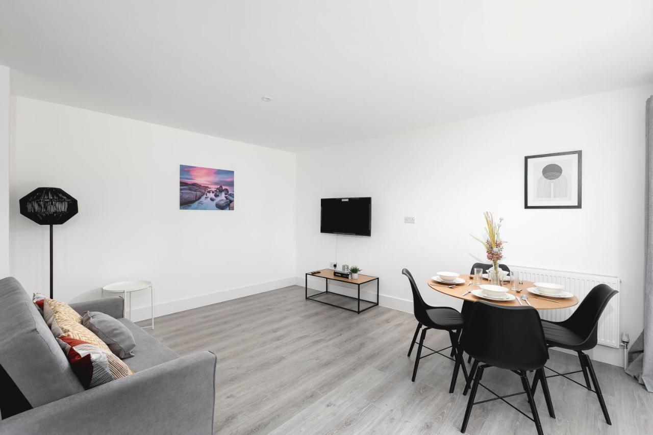Skyvillion - London Enfield Chase Apartments With Parking & Wifi Bagian luar foto