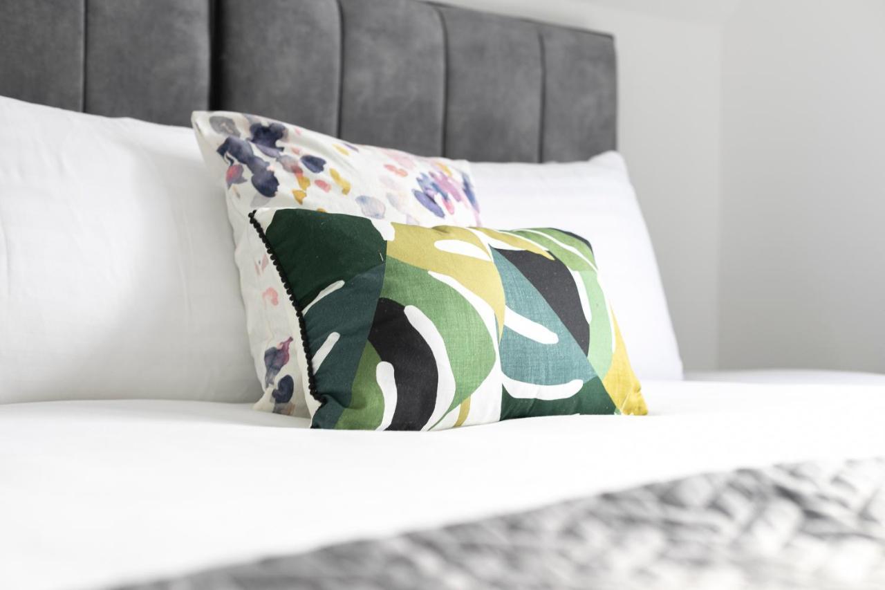 Skyvillion - London Enfield Chase Apartments With Parking & Wifi Bagian luar foto