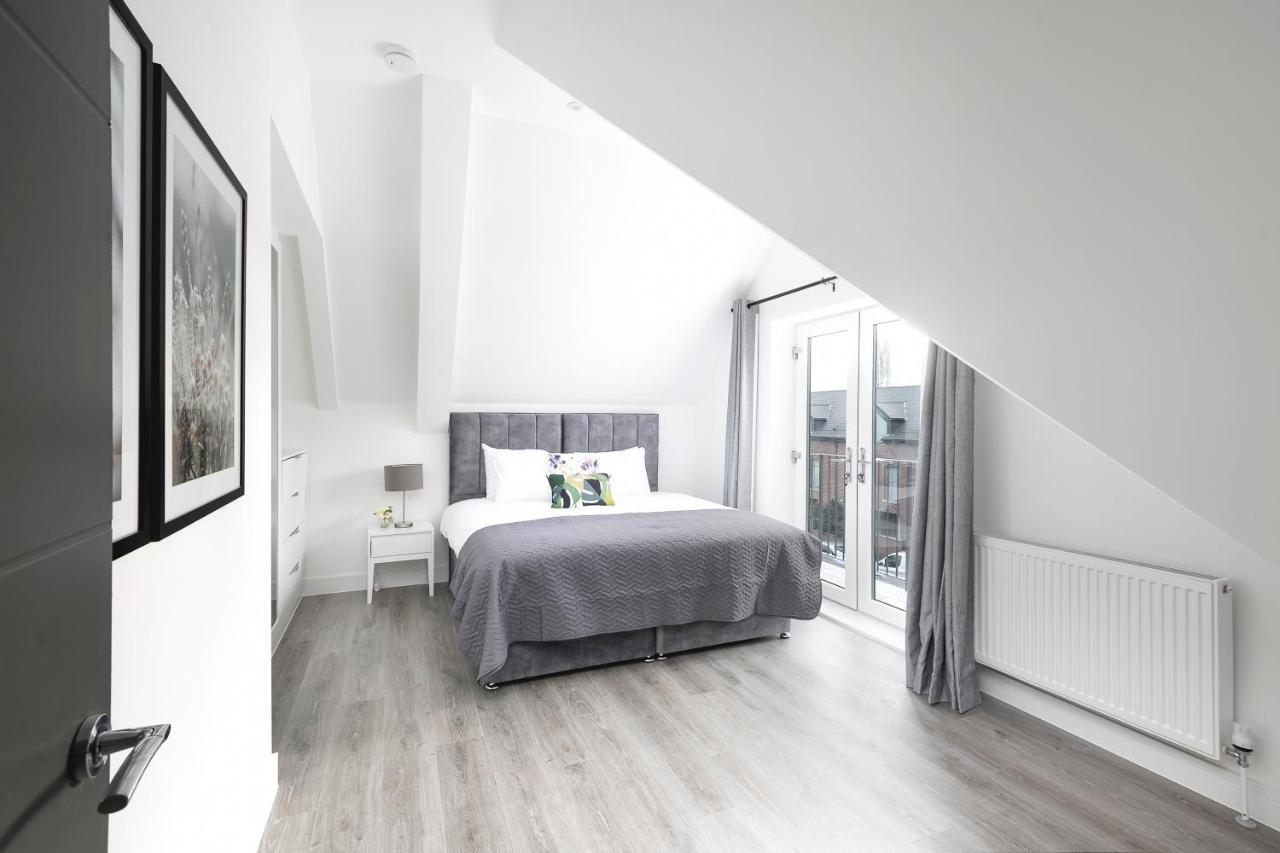 Skyvillion - London Enfield Chase Apartments With Parking & Wifi Bagian luar foto