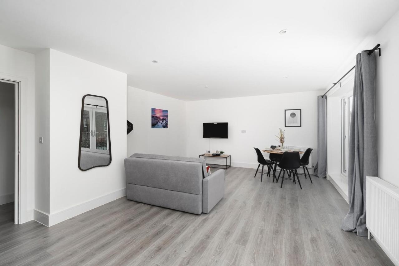 Skyvillion - London Enfield Chase Apartments With Parking & Wifi Bagian luar foto