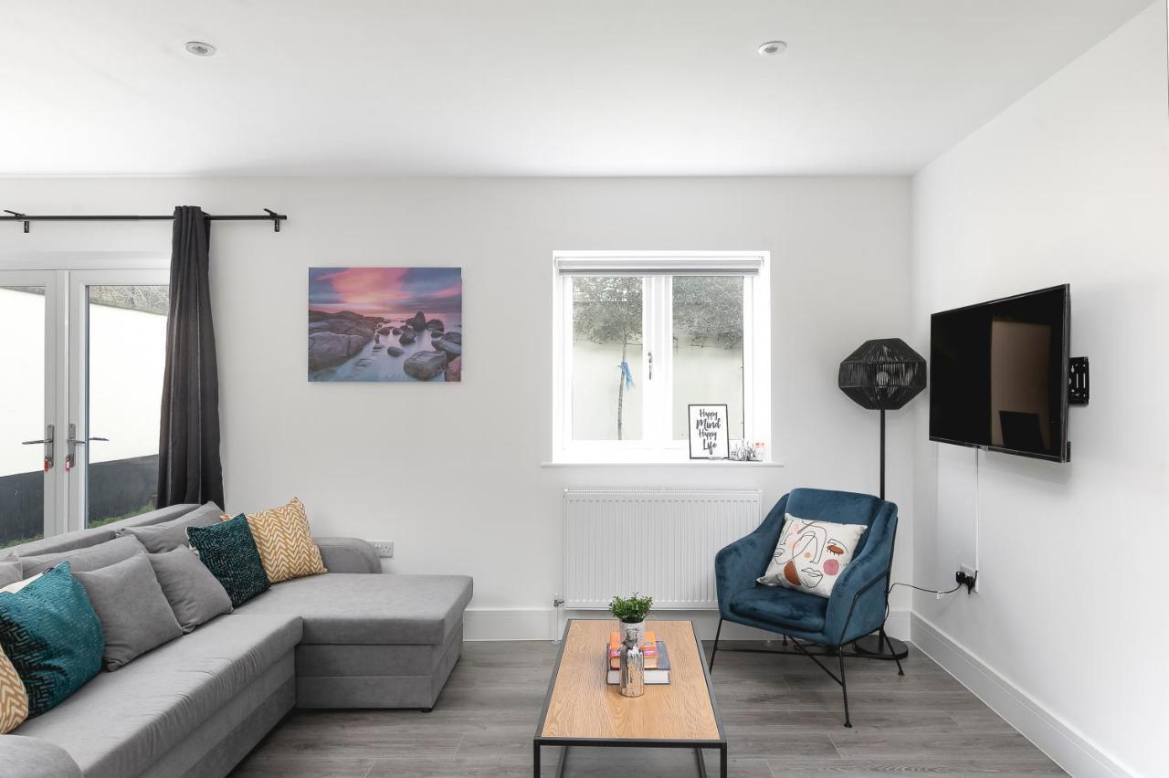 Skyvillion - London Enfield Chase Apartments With Parking & Wifi Bagian luar foto
