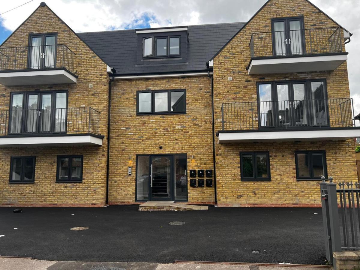 Skyvillion - London Enfield Chase Apartments With Parking & Wifi Bagian luar foto